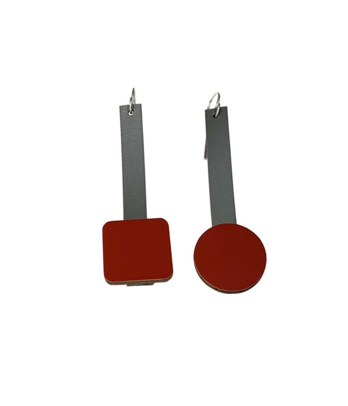 Alessandra Calvani, boucles d'oreilles, rouge carmin, bijoux de créateurs, originaux, fantaisie