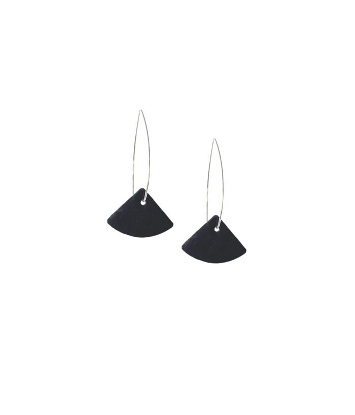 Oana Millet, boucles d'oreilles, noires, bijoux fantaisies