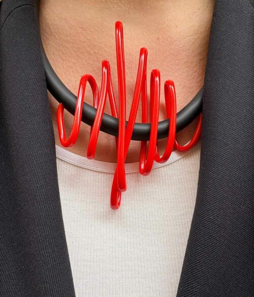Aventurine, bijoux de créateurs, bijoux originaux, collier Arty rouge et noir de Samuel Coraux