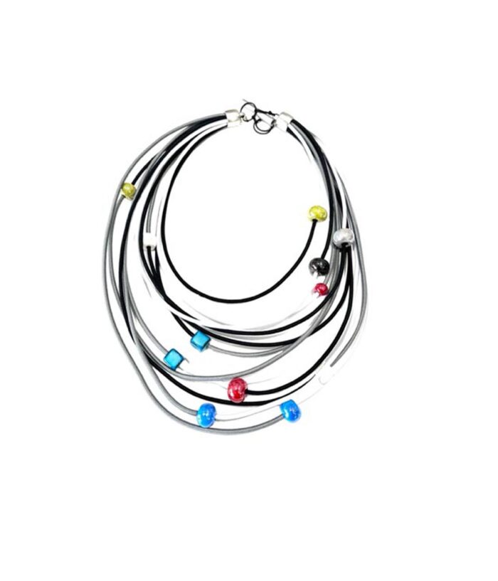 Aventurine, bijoux de créateurs, bijoux originaux, bijoux fantaisie, bijoux colorés, collier Charlie Noir-gris-blanc et perles colorées de Christina Brampti