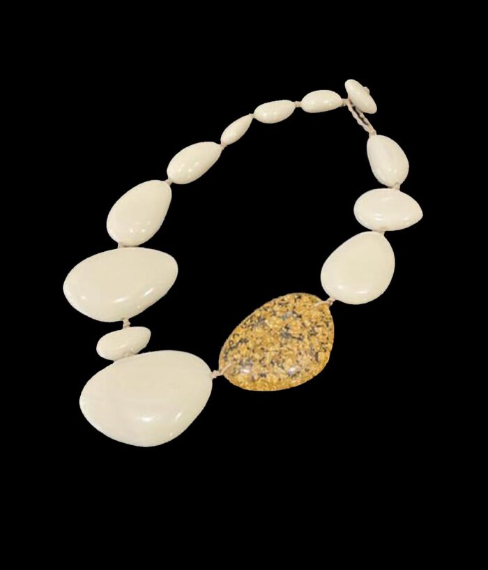 Aventurine, bijoux de créateurs, bijoux fantaisie, collier Galets, beige, de Sobral