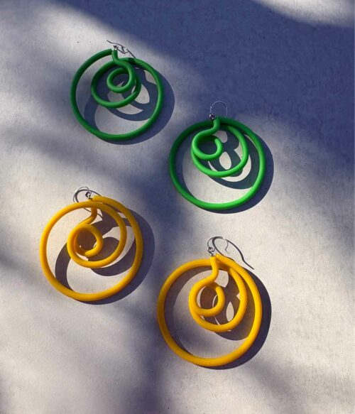 Aventurine, bijoux de créateur, bijoux originaux, bijoux colorés, boucles d'oreilles Roll, vertes, et jaunes de Samuel Coraux