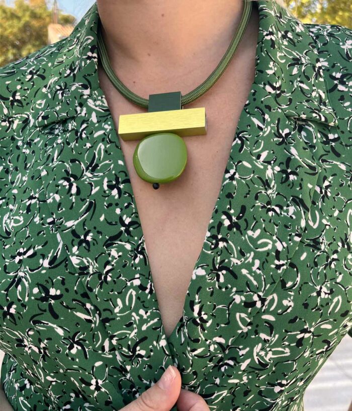 Aventurine, bijoux de créateur, bijoux originaux, bijoux colorés, collier Ceylan, vert et jaune métallique de Christina Brampti