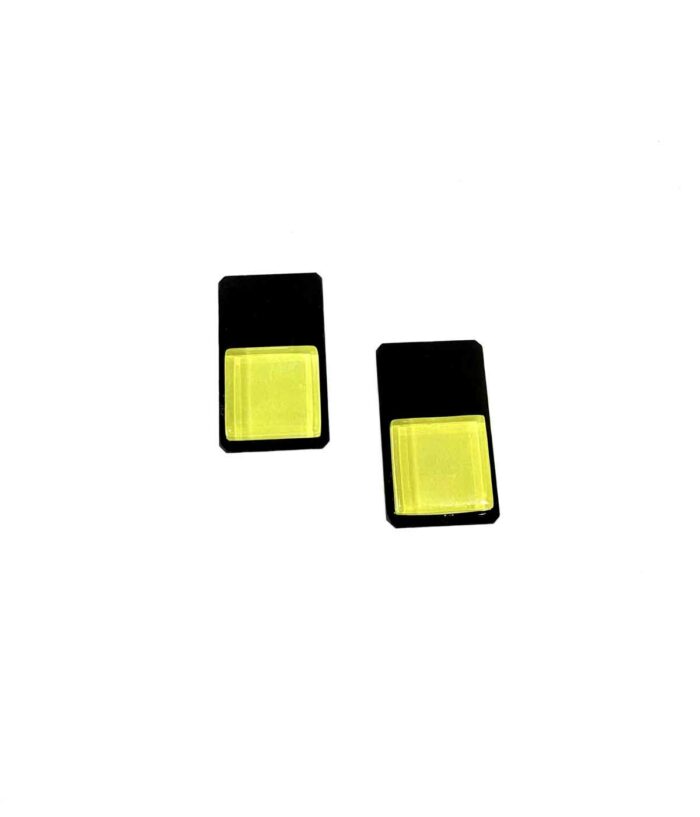 Aventurine, bijoux de créateur, bijoux originaux, bijoux colorés, boucles d'oreilles Celita, noir-jaune de Christina Brampti
