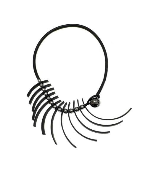 Aventurine, bijoux de créateur, bijoux originaux, bijoux colorés, collier Cora noir de Christina Brampti