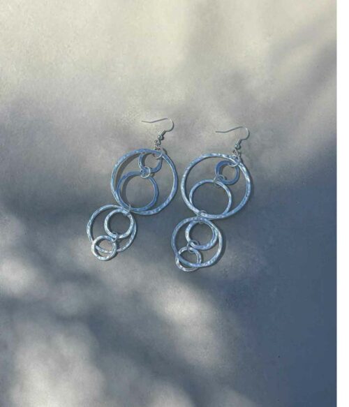 Aventurine, bijoux de créateurs, bijoux originaux, bijoux fantaisie, boucles d'oreilles Kim, argentées de Karine Sultan