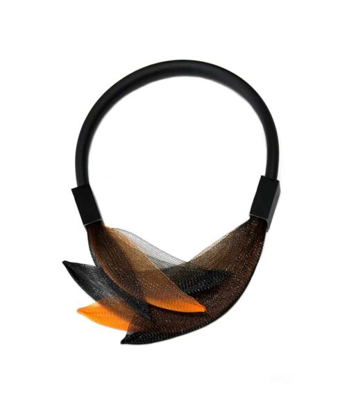 Aventurine, bijoux de créateur, bijoux originaux, bijoux colorés, collier CLEA, orange et noir de Christina Brampti